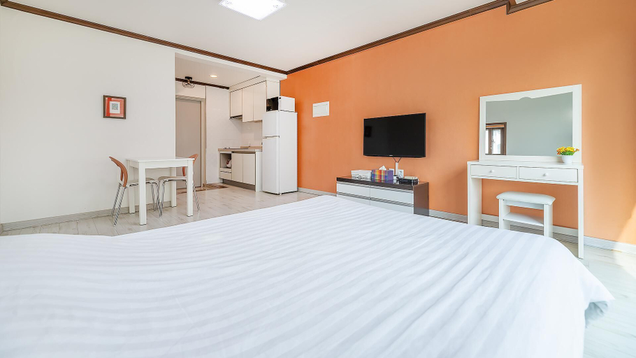 Bedroom 4, Gangneung Haewadal Pension, Gangneung