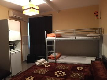 Others 5, Hostal Oxum, Madrid