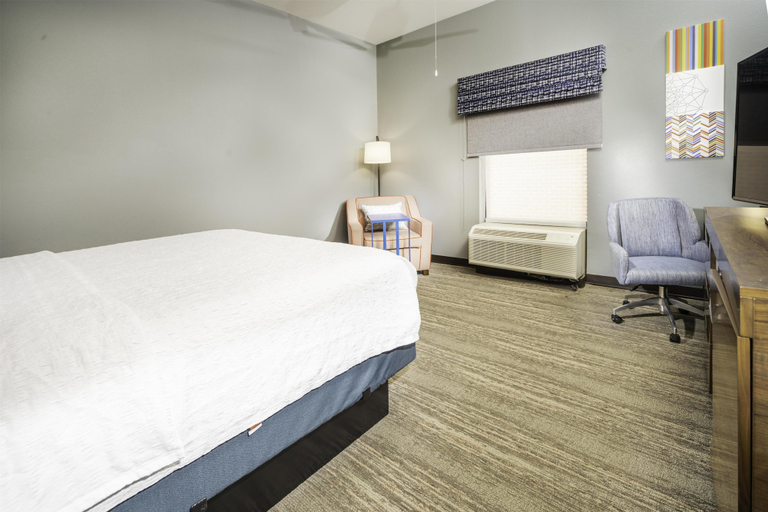 Bedroom 2, Hampton Inn & Suites New Iberia Avery Island, Iberia