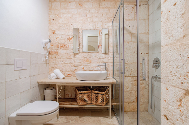 Bathroom 4, Masseria dei Preti, Bari
