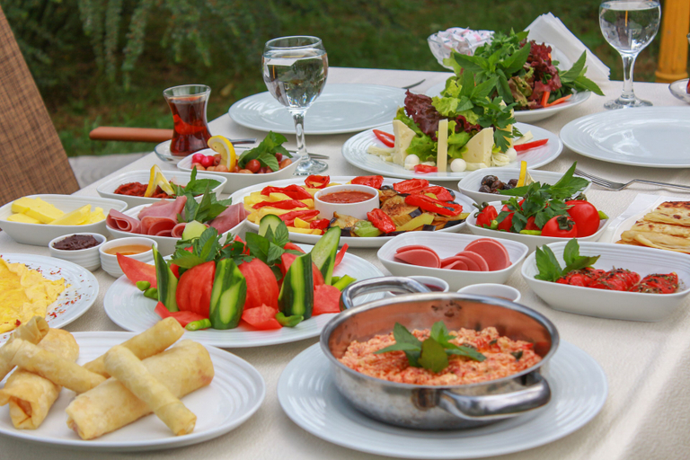 Others 2, Sinopsis Resort Otel, Merkez