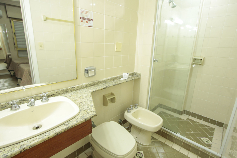 Bathroom 3, Encantos Lexus Ingleses, Florianopolis