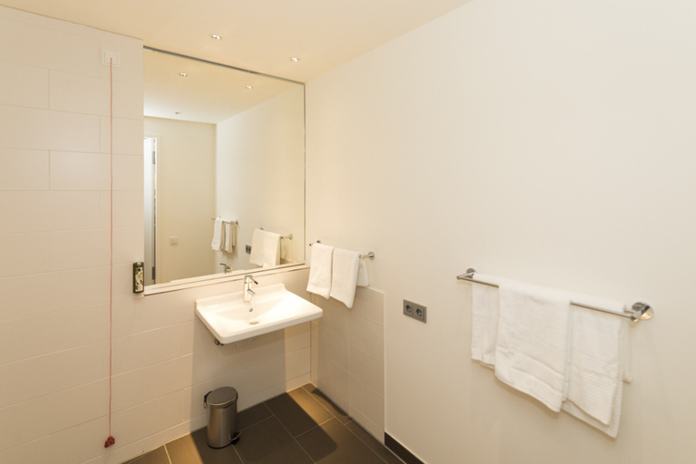 Bathroom, Heikotel - City Nord, Hamburg