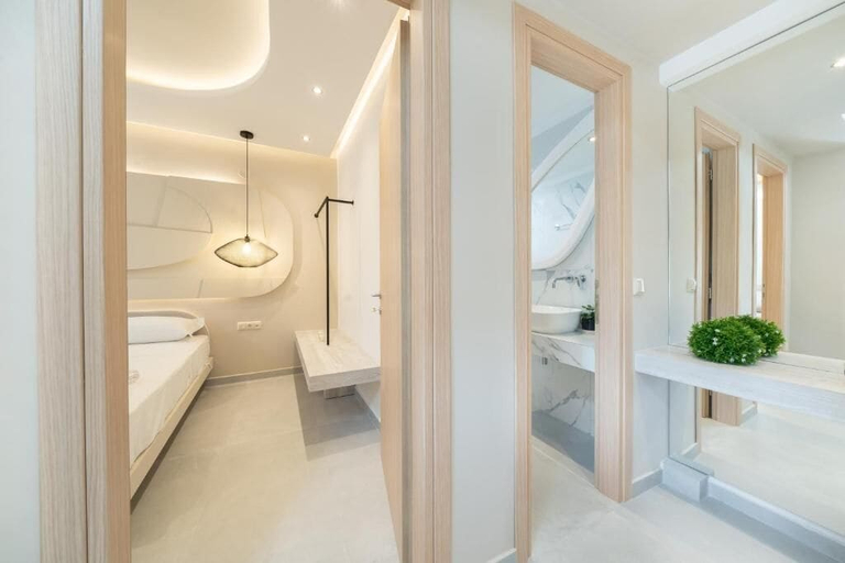 Bathroom 5, Port Oasis, East Macedonia and Thrace