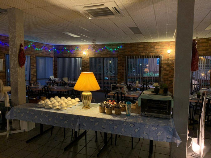 Food & Drinks 4, Mountain Creek Motel, Alpine - East
