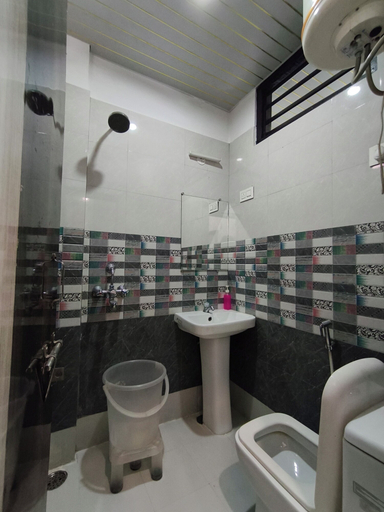 Bathroom 3, Hotel Gulmohar, Hardwar