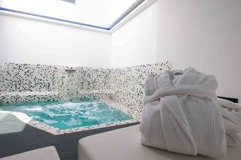 Others 2, Hotel Loob Madrid, Madrid