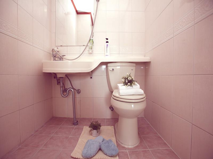Bathroom 3, Mangsang East House, Donghae