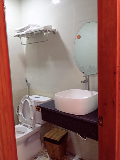Bathroom, Queen Hotel Quy Nhon, Qui Nhơn