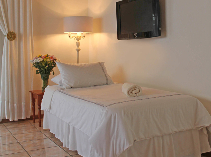 Bedroom 3, Lincoln Cottages, Umgungundlovu