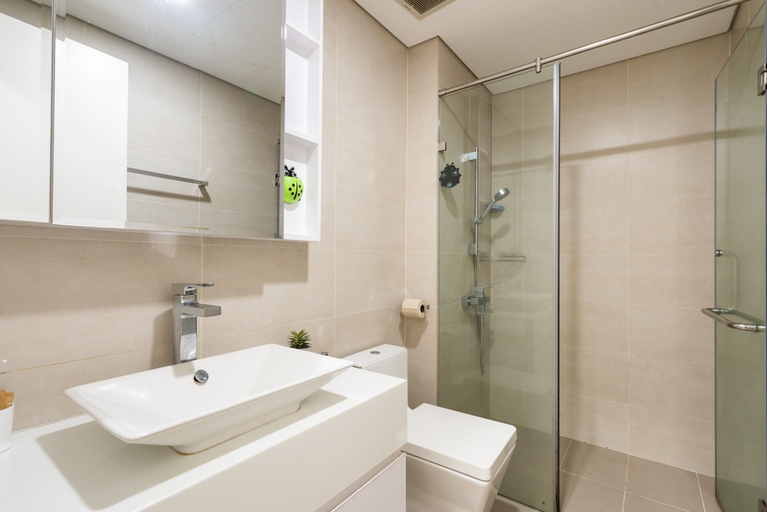 Bathroom 4, Hapi Rivergate Apartment, District 4