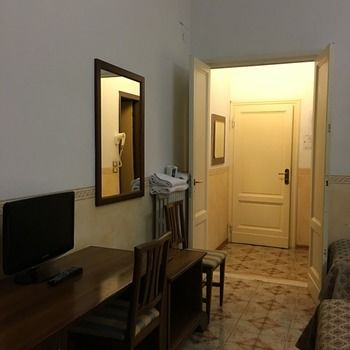 Others 4, Hotel Olimpia, Florence