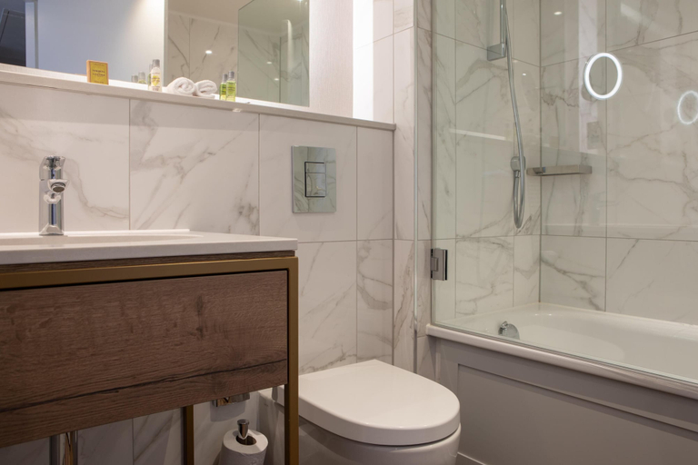Bathroom 5, DoubleTree by Hilton Stoke on Trent, Stoke-on-Trent