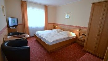 Others 4, Hotel Unter den Linden, Rheingau-Taunus-Kreis