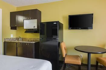In-Room Kitchen 4, Studio 6 Texarkana, TX, Bowie