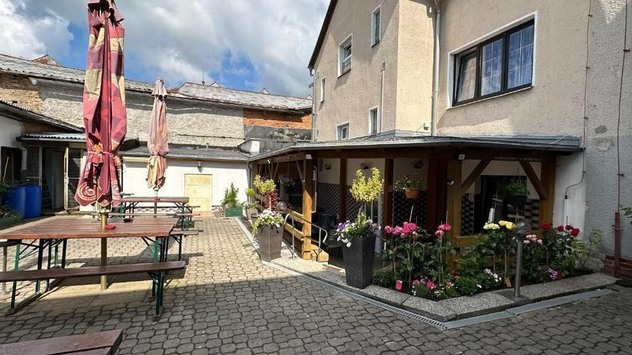 Outdoor dining, Pezion and apartman near Karlovy Vary, Sokolov