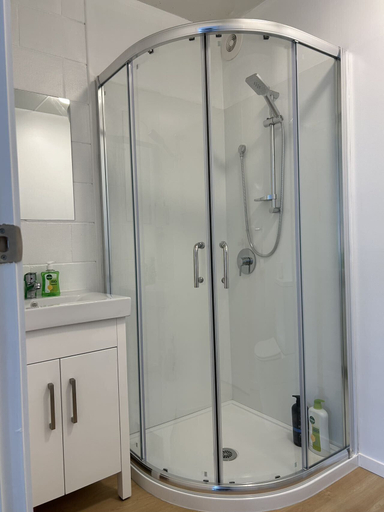 Bathroom 5, Avon Apartments, Hamilton