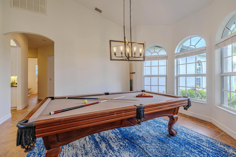 5, Moondance Villa, Lee