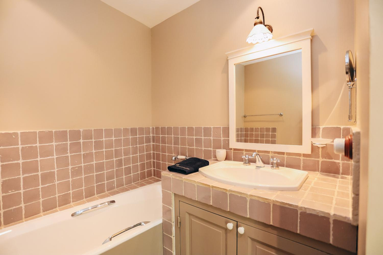 Bathroom 2, Villa Petit Sergent  with pool, cinema, Charente-Maritime