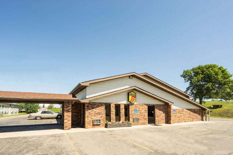 Exterior & Views 4, Super 8 By Wyndham Fergus Falls, Otter Tail