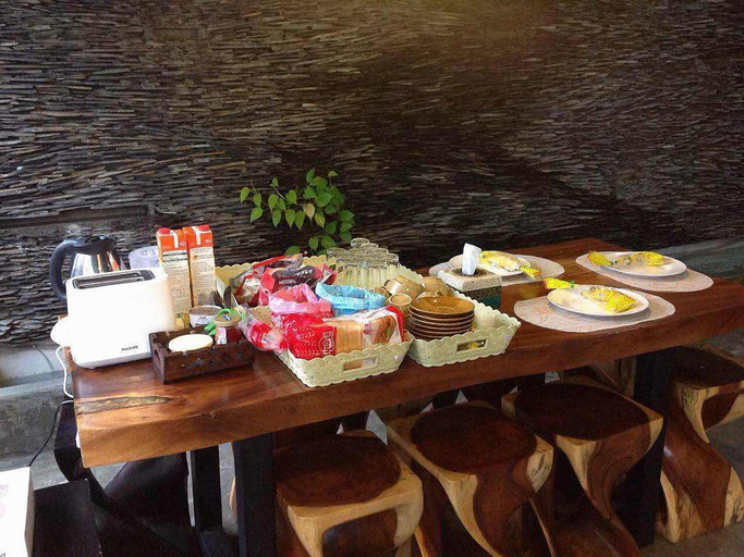 Food & Drinks 2, OYO 768 First Station Hotel, Muang Chiang Mai