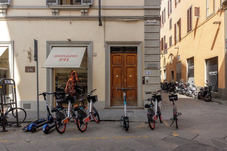 Exterior & Views 2, Elegant Duomo apartment, Florence
