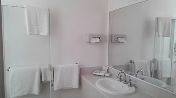 Guestroom 5, Branxton House Motel, Cessnock