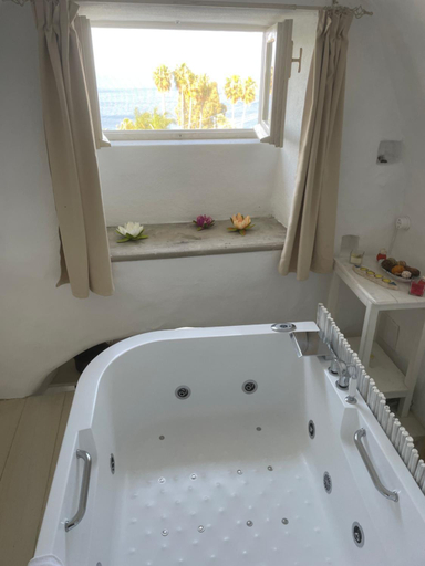 Bathroom 3, Belgodere di Mezzavia Apartments, Napoli