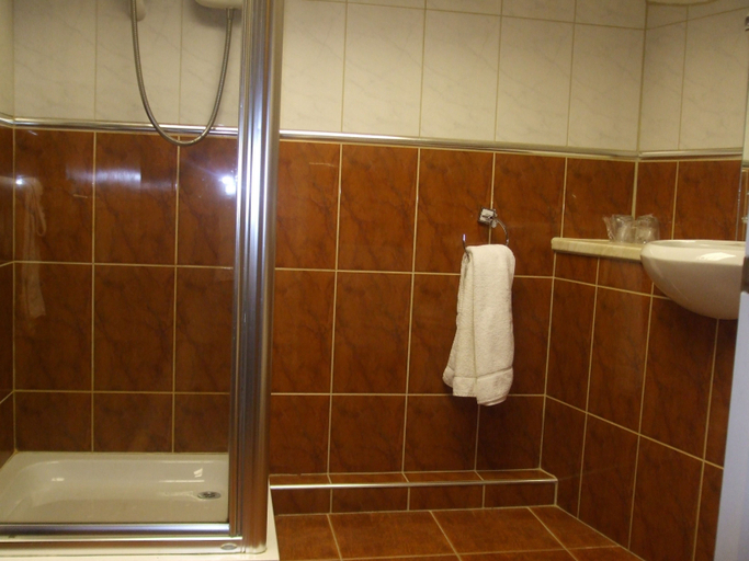 Bathroom 2, Waverley Hotel, Cumbria