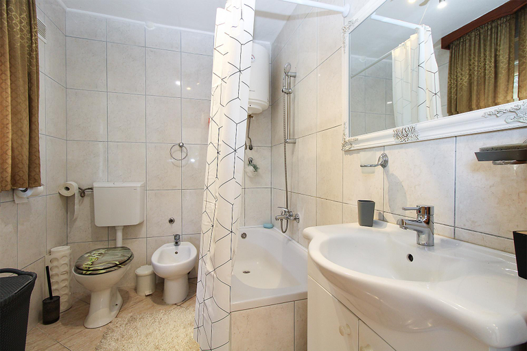 Bathroom 3, Apartment 1352, Pula