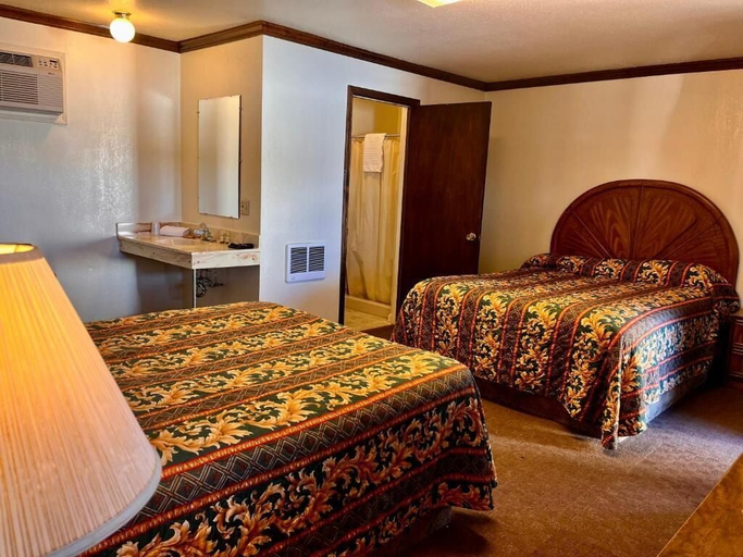Bedroom 4, Dove Creek Inn, Dolores