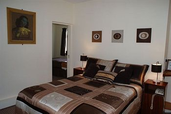 Others 2, Wards Hotel