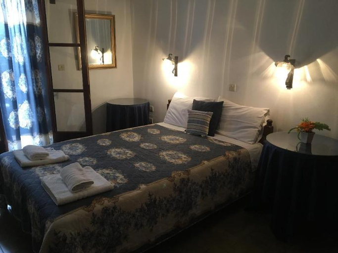 Bedroom 4, Pettite Morfo, Thessaly
