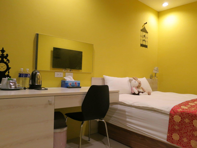 Bedroom 2, Chayuan Holiday Inn, Nantou