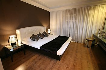 Others 3, Kape Hotel, Kalookan City