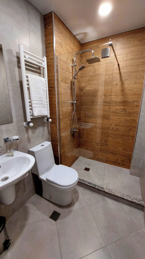 Bathroom 3, Falcon Boutique Hotel, Tbilisi