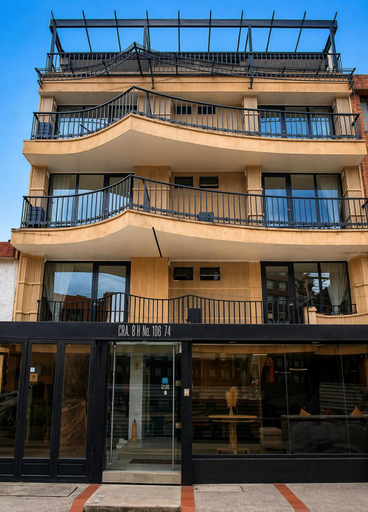 Exterior & Views