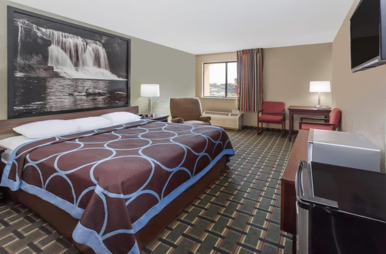 Bedroom 3, Super 8 by Wyndham Logansport, Cass