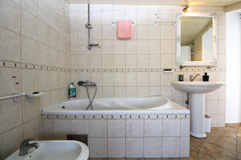 Bathroom 3, Apartment 1352, Pula