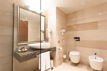Others 4, Metropolis Hotel, Bistrita