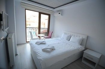 Others 3, Otel Tersane, Merkez