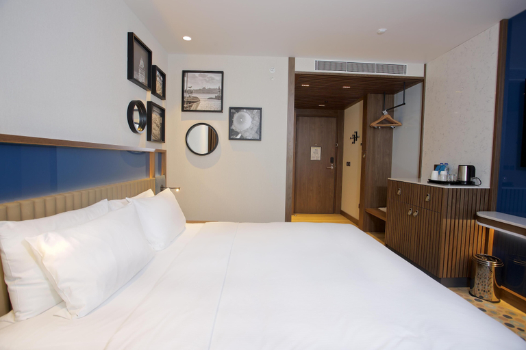 Bedroom 4, Hampton By Hilton Istanbul Old City, Fatih