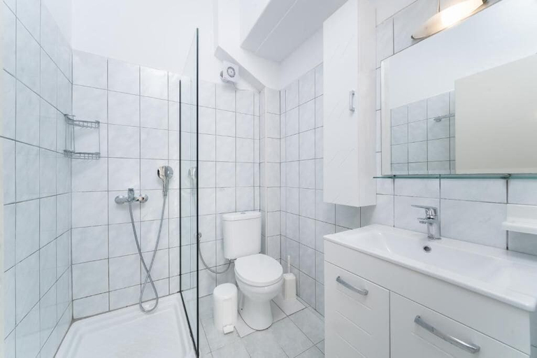 Bathroom 5, Port Oasis, East Macedonia and Thrace