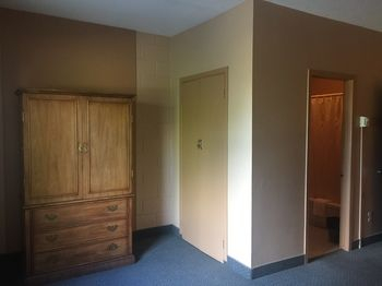 Others 2, Motel Du Parc, Gatineau, Communauté-Urbaine-de-l'Outaouais