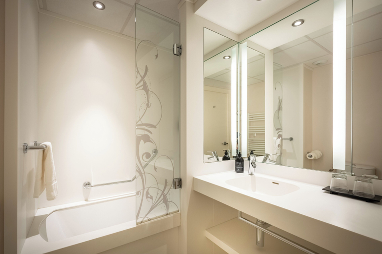 Bathroom 5, Le Prieuré Corrèze, Corrèze