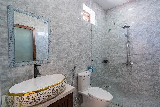 Bathroom 5, NaFaLa Homestay, Da Nang
