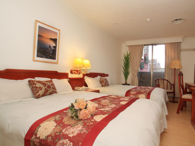 Bedroom 2, Crown Hotel, Yilan