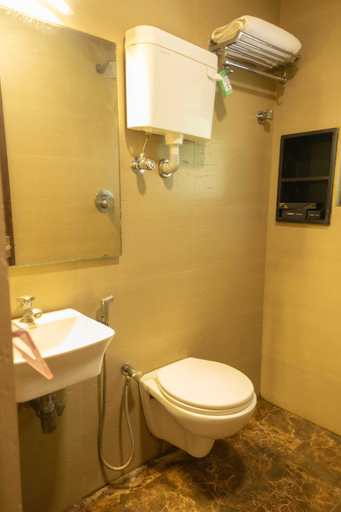 Bathroom, Nestlay Hotel Ambatture, Thiruvallur