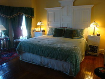 Others 4, A Moment in Time Bed and Breakfast, Niagara