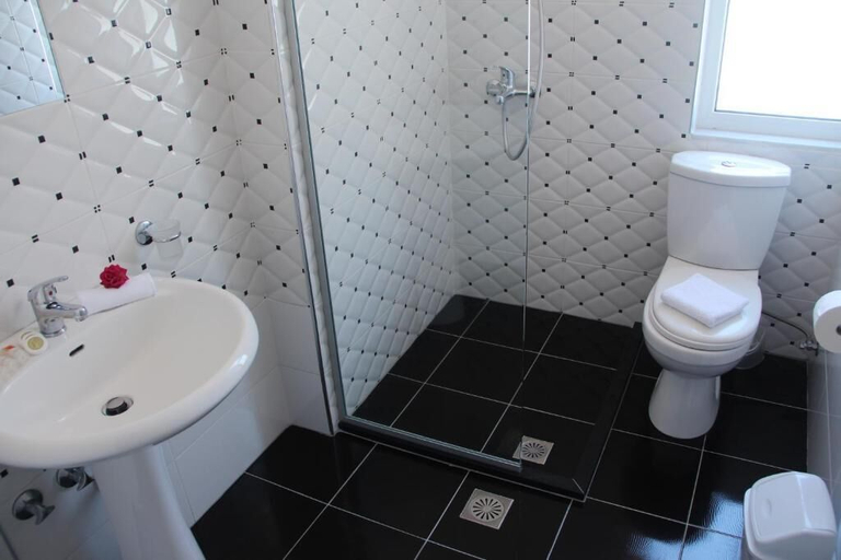 Bathroom 5, VILA e BARDHE, Sarandës